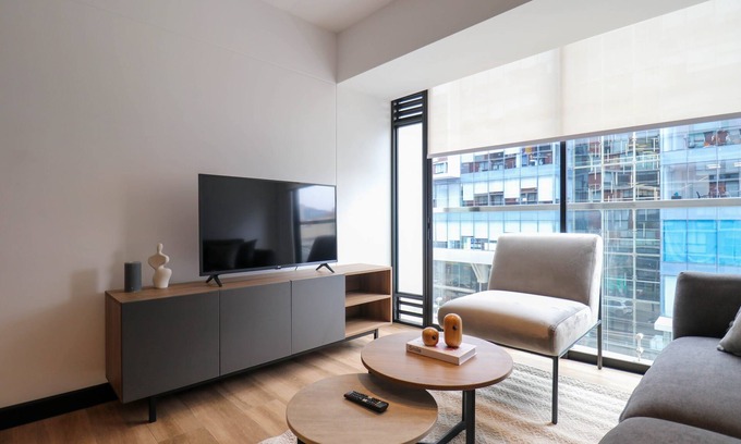 Centro Financiero de San Isidro Apartamento | w Magnificent 2BR w Great Balcony in San Isidro