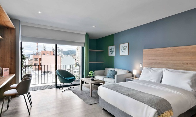 Zona Rosa Apartamento | w Radiant Loft w Balcony in El Nogal