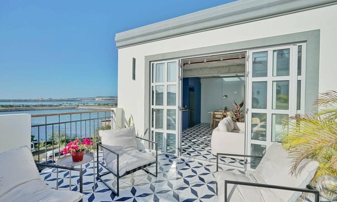 Casco Viejo Apartamento | w Splendid 2BR With Terrace in Plaza Herrera