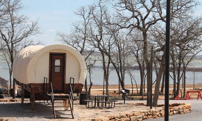 Bridgeport Casa | Wagon 3 - Charming West Wagon Getaway - Modern Comfort & Rustic Vibes