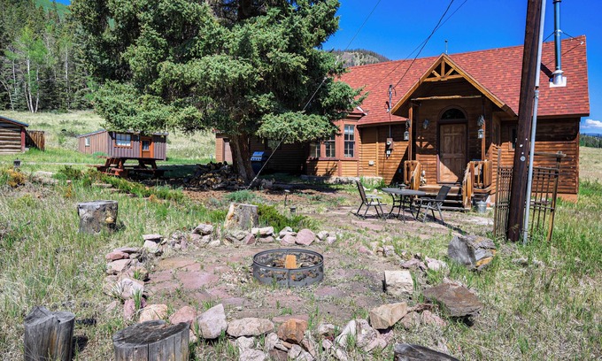 Creede Cabina | 'Wagon Wheel Hideaway' Near Fishing in Creede!