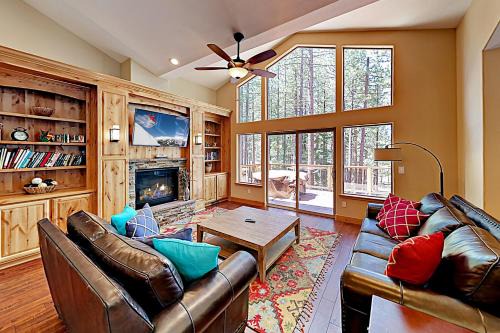 Montgomery Estates Casa | Wagon Wood Retreat