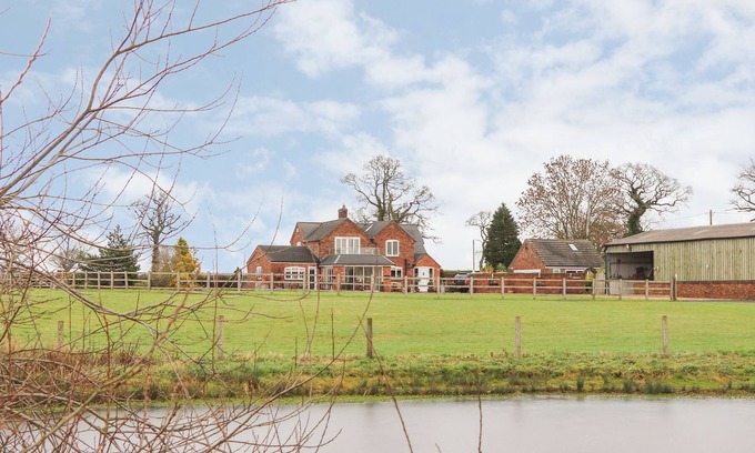Cotebrook Cabaña | WAGTAIL, with a garden in Tarporley