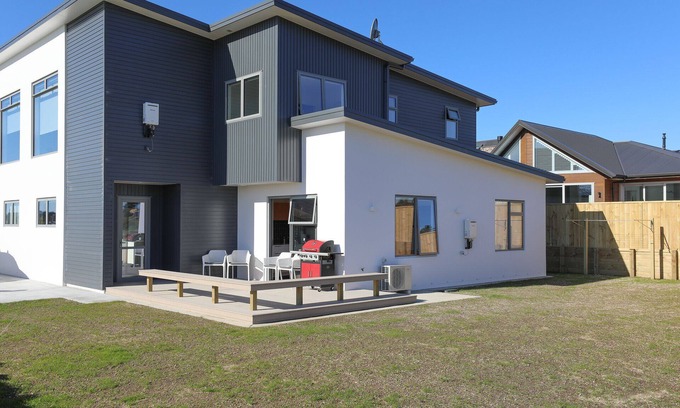 Wharewaka Cabaña | Wai Escape - Taupo Holiday Unit