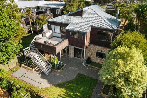 Torbay Casa | Waiake Family Retreat - Auckland Holiday Home