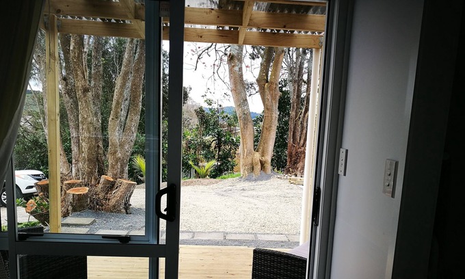 Waihi Beach Cabina | Waihi Beach Studio en un hermoso jardín nativo a 2 minutos a pie de la playa