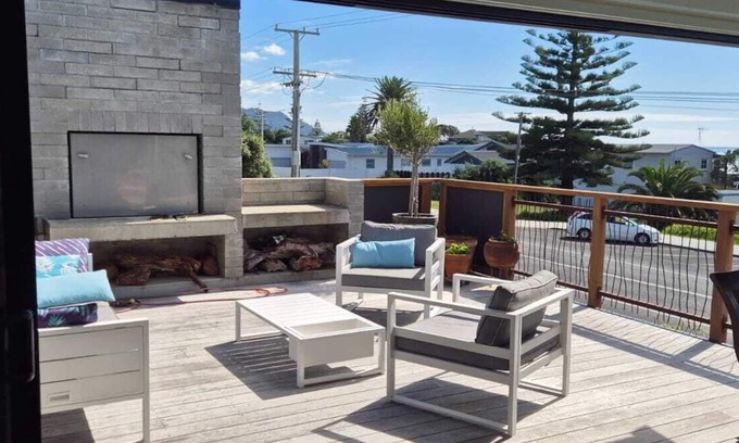 Waihi Beach Casa | Waihi Beach Wowzer: Spacious & Stylish Retreat with Sea Views & beach proximity!