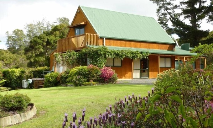 Okiato Casa | Waikare Cove acceso al mar de 4 dormitorios propiedad rural