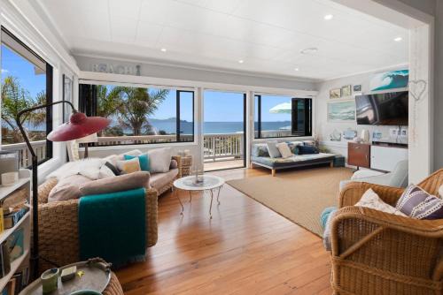 Waipu Cove Casa | Waipu Cove Palm Cottage - Waipu Cove Holiday Home