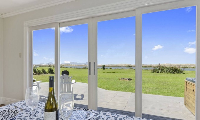 Waipu Casa | Waipu Dunes - with Spa Waterfront walk to the beach. Pet-Friendly! Waipu Cove
