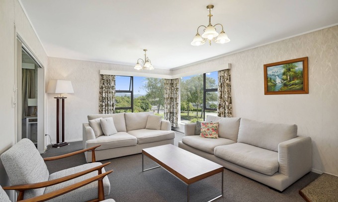 Lynmore Casa | Waitawa Bach - Rotorua Holiday Home