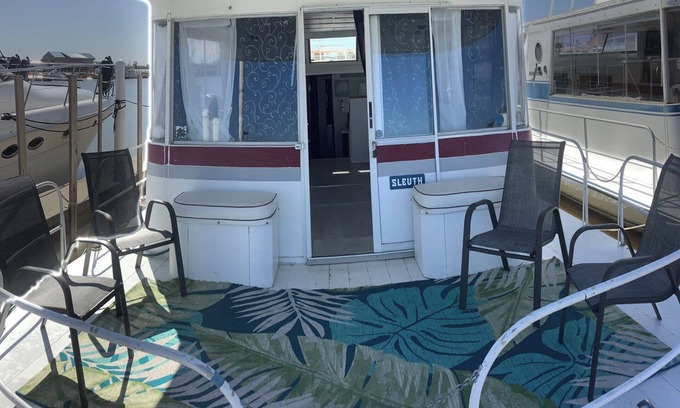 Port Clinton Alquiler De Eote | Wake up ON the lake aboard Sleuth!