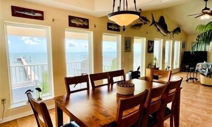 Port Mansfield Casa | Wake Up to a Beautiful View! 3bdrm, 2 bath. Private Fishing Pier.