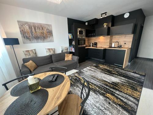 Przymorze Apartamento | Wake Up To Baltic Views AON Apartment Just Minutes From Beach