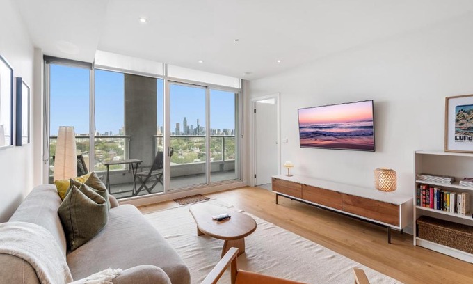 South Yarra Apartamento | Wake Up to Views, Pool & the South Yarra Lifestyle