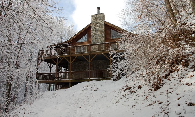 Cherokee Cabina | Walch Creekside Retiro Log Cabin in the Smoky Mountatins Maggie Valley Carolina del Norte