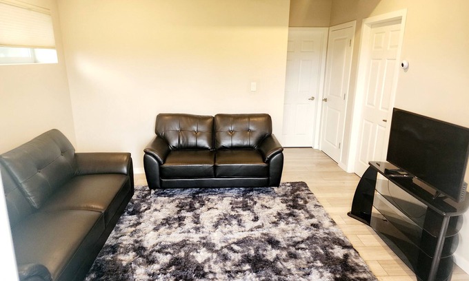 Southeast Calgary Casa | Walden Mount 1 Bedroom - Suite
