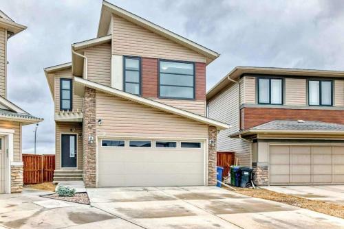 Southeast Calgary Casa | Walden Mount 1-Bedroom Suite