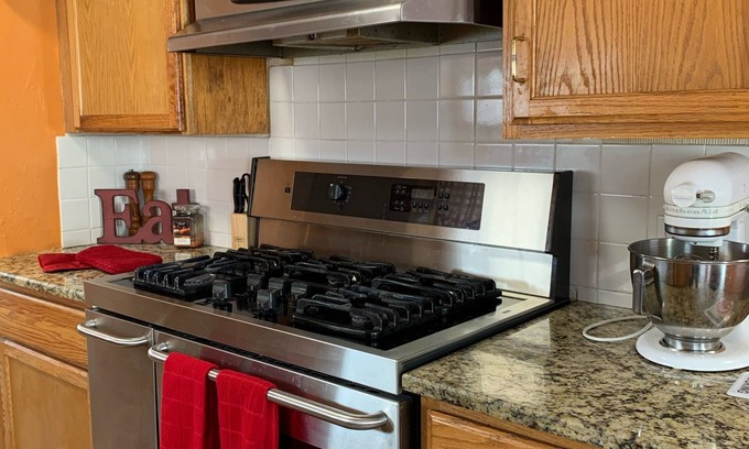 South Kansas City Casa | Waldo Get Away at LJ’s