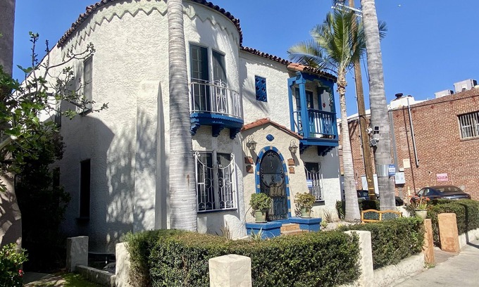 Greater Wilshire - Hancock Park Apartamento | Walk 2 Grove Trader Joe Shops Restaurants Museums Cedars Renovated kitchen baths