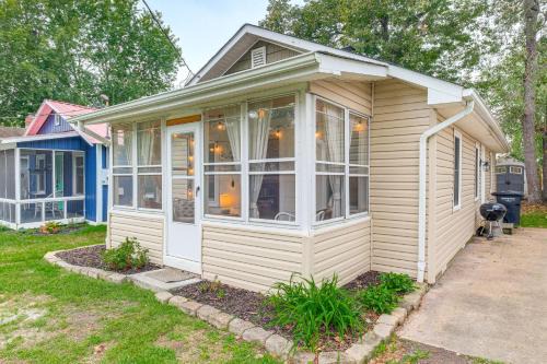 Colonial Beach Casa | Walk Anywhere on The Point! Cozy Escape with Grill!