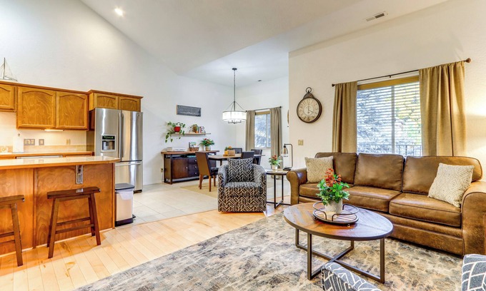 Coeur d'Alene Condominio | ¡NUEVO! Moderno Coeur D'Alene Condo, a pie del centro!