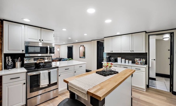 City Park West Apartamento | Walk Everywhere! Garden Level in Heart of Denver.