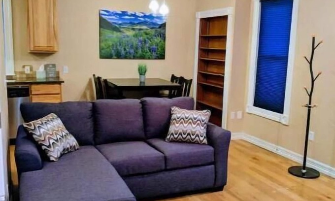 Golden Condominio | Walk everywhere one block from charming Golden CO