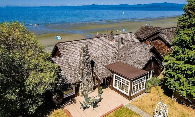 Regional District of Nanaimo Casa | Walk on Beach Front Cottage