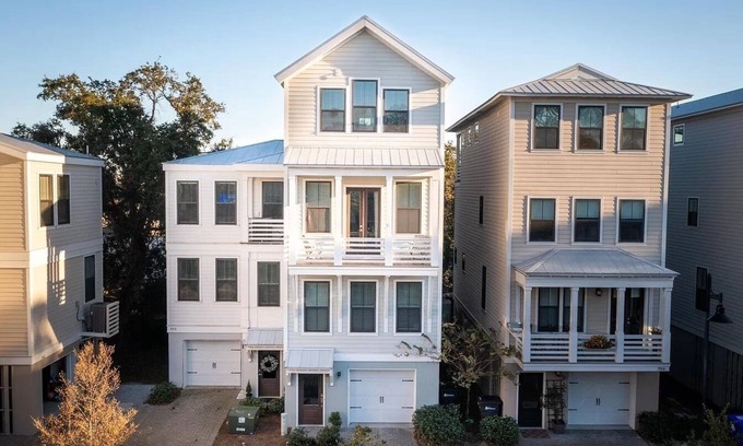 Old Village Casa | Walk or bike to beaches & under 6 miles to Historic Downtown