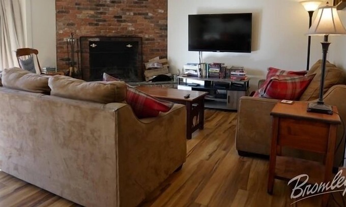 Bromley Mountain Condominio | Walk-out Arlington House Condo at Bromley