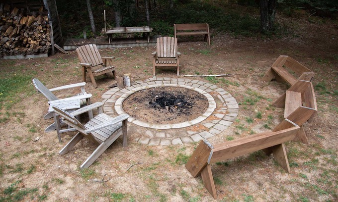 Munising Casa | Salir del sótano completo con 3 camas y baño privado completo y chimenea.