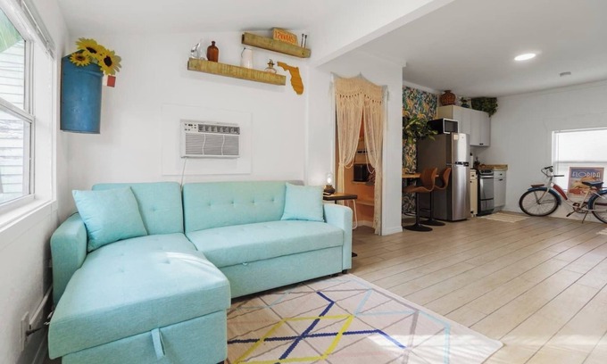 Historic Uptown Apartamento | Walk score 82 - bikes - kayak - 214mbps - foam bed