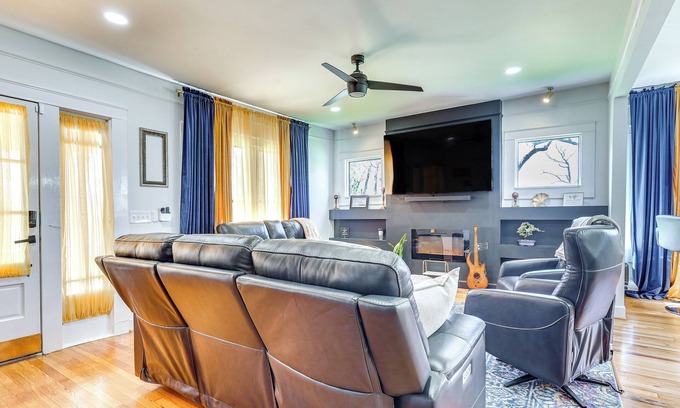 Norwood Casa | Walk to Amphitheater: Birmingham Retreat w/ Games