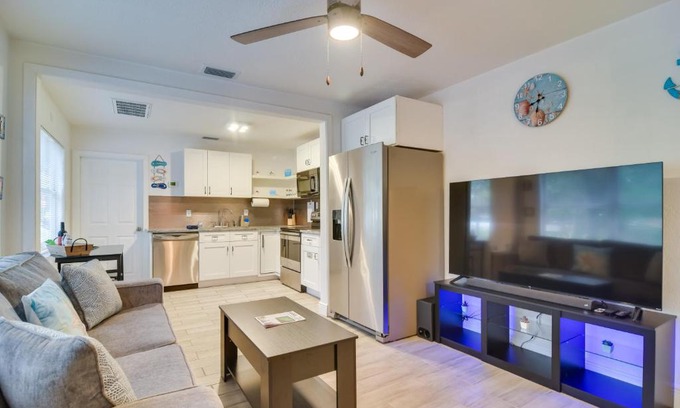 Bayview Casa | Walk to Art District and Beach Pet-Friendly Getaway