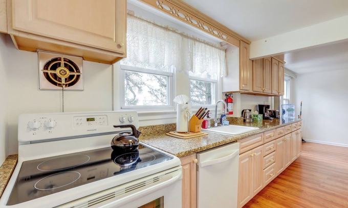 Surf City Apartamento | Walk to Bay & Ocean: Pet-friendly Surf City Apt
