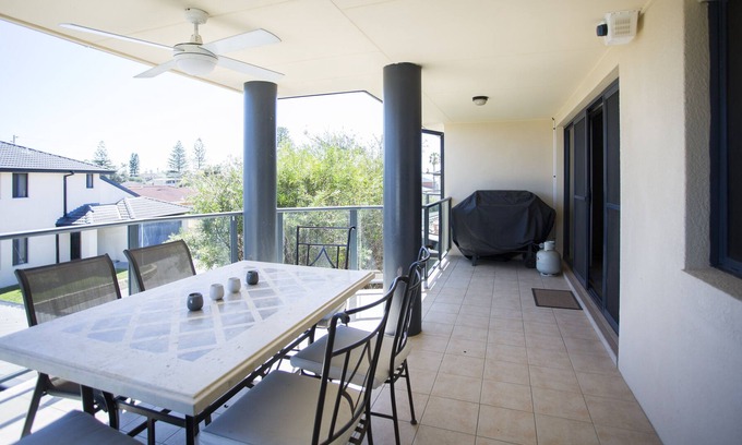 The Entrance North Apartamento | Walk to beach shops and lake