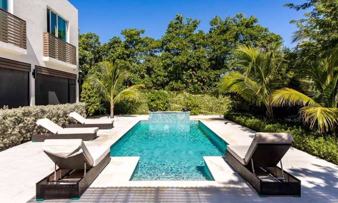 Long Bay Casa | Beautiful Property- Walk to Beach! -CV41-2