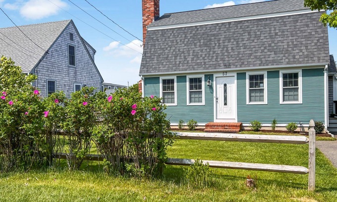 Sandwich Casa | Walk to beach, AC & WIFI, close to Cape Cod Canal