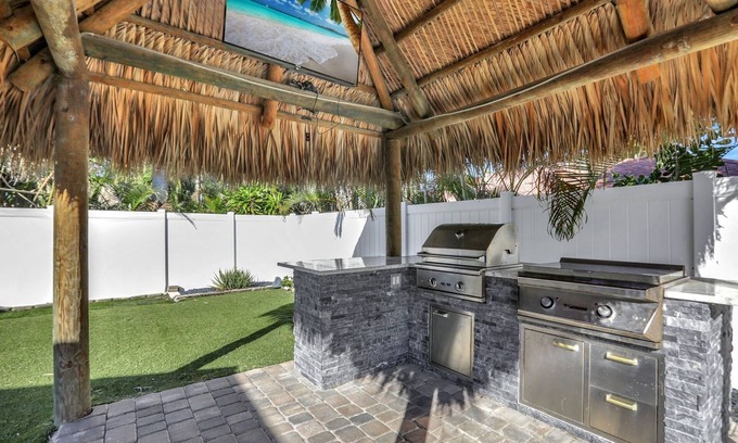 The Cove Casa | Walk to Beach and Restaurants 4 Bedroom Home with Pool Deerfield Boca Raton