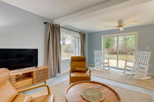 Manistee Casa | Walk to Beach and Lake Michigan Manistee Bliss!