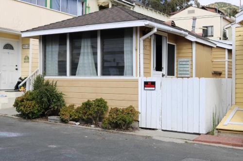 Avalon Casa | Walk to Beach and Main St Catalina Island Cottage!