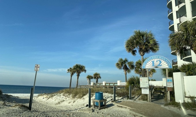 Biltmore Beach Cabaña | Walk to Beach Budget Friendly Cottage for 7+, Small Pet Reqs Apprvl & Fee