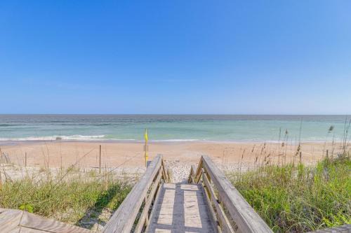 Surf City Apartamento | Walk to Beach Family-Friendly Surf City Condo!