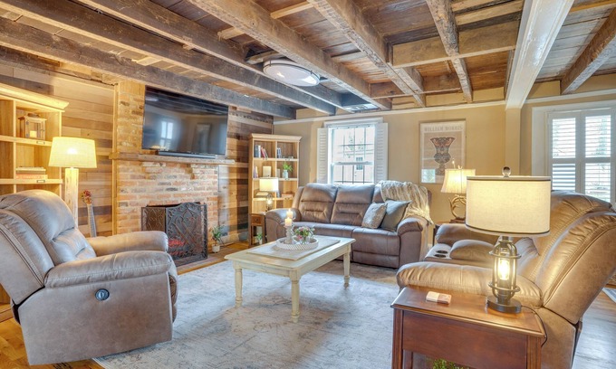 Falmouth Casa | Walk to Beach: Historical Fredericksburg Home