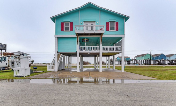 Port Bolivar Casa | Walk to Beach: Home w/ Hot Tub & Deck in Gilchrist