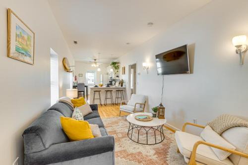 Keansburg Casa | Walk to Beach Keansburg Home with Patio and Fire Pit!