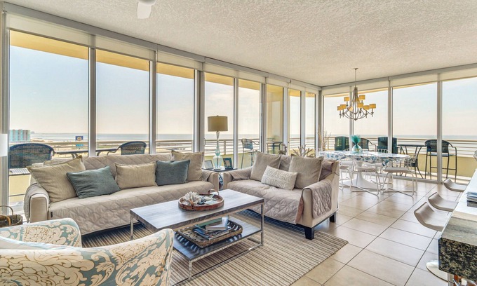 Biloxi Condominio | Walk to Beach: Luxury Biloxi Condo w/ Pool Access!