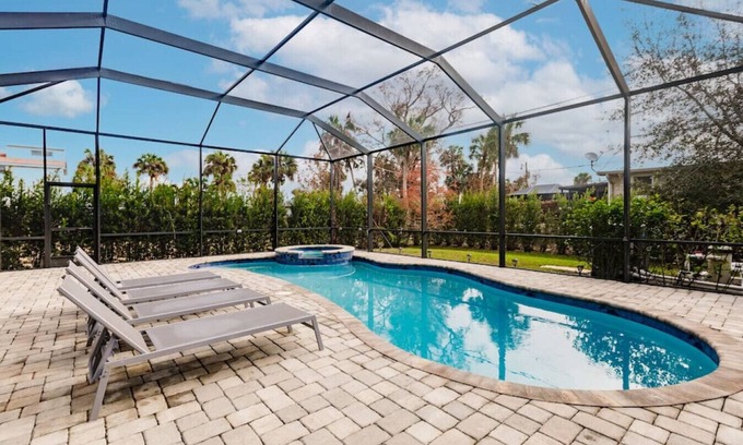 Connors Casa | Walk to Beach! Luxury Custom Home w/ Pool & Spa - 2 Kings