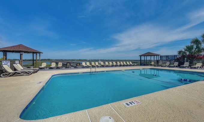 Gulf Stream Estates Condominio | Walk to Beach & Marsh: Condo in Murrells Inlet